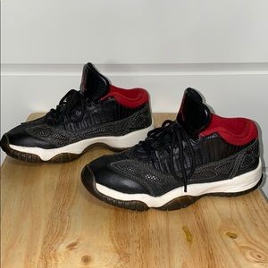 Jordan 11 Retro low Black Red White